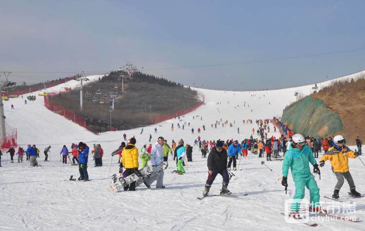 北京萬(wàn)龍八易滑雪場(chǎng)